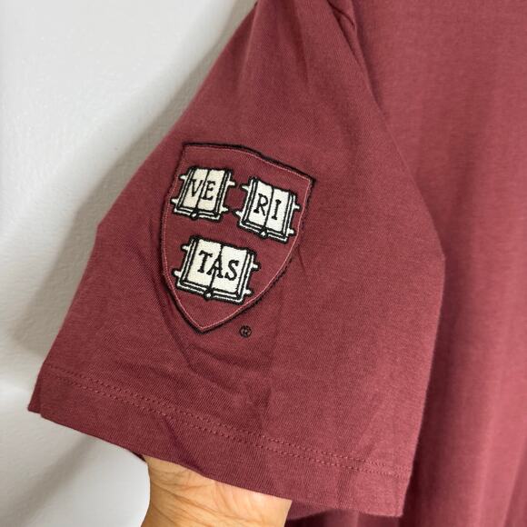 Harvard Crimson '47 Franklin Fieldhouse T-Shirt Short Sleeve Maroon L New - Picture 11 of 12